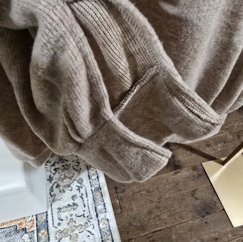 Oversized Pullover Sweater - Picture 6 of 6